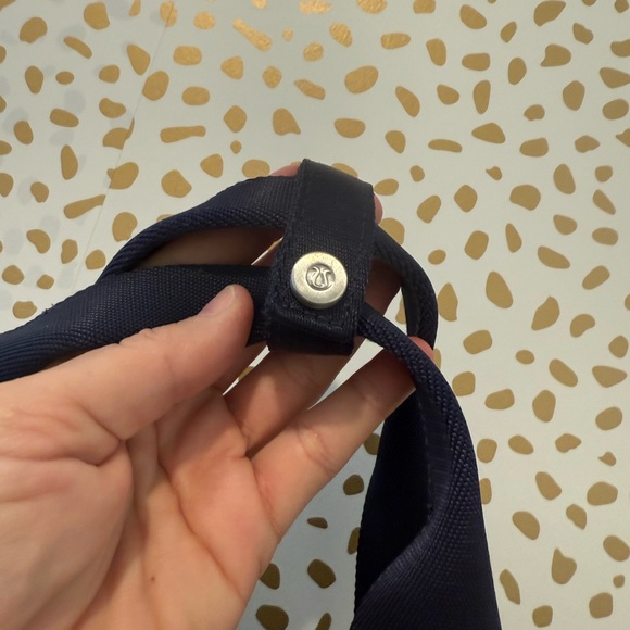 Lululemon Run On Navy Tote Bag EUC - Picture 5 of 12
